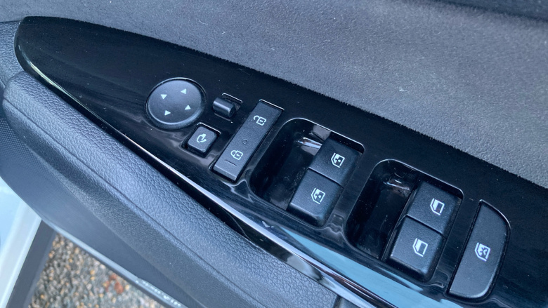 Kia Sportage 1.6T GDi 207 HEV GT-Line S 5dr Auto AWD Hybrid Estate